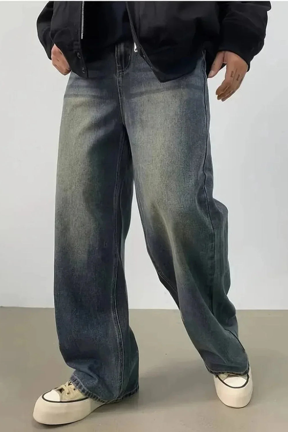 MEDIUM WASH LOOSE FIT